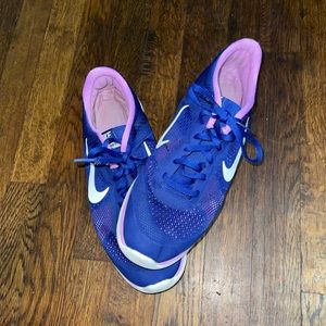 Women’s nikes size 11